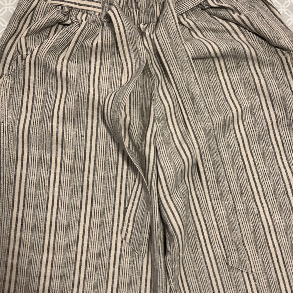 NWT  SO brand  wide leg high rise relaxed through hip and thigh size medium